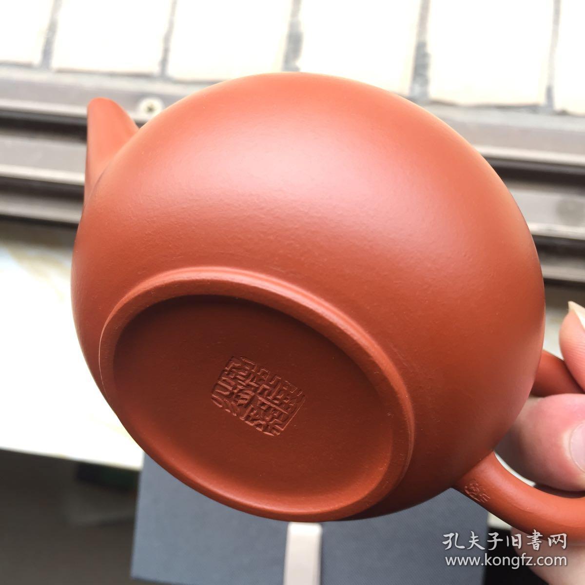 江苏宜兴工艺美术师陆彩琴紫砂壶一把