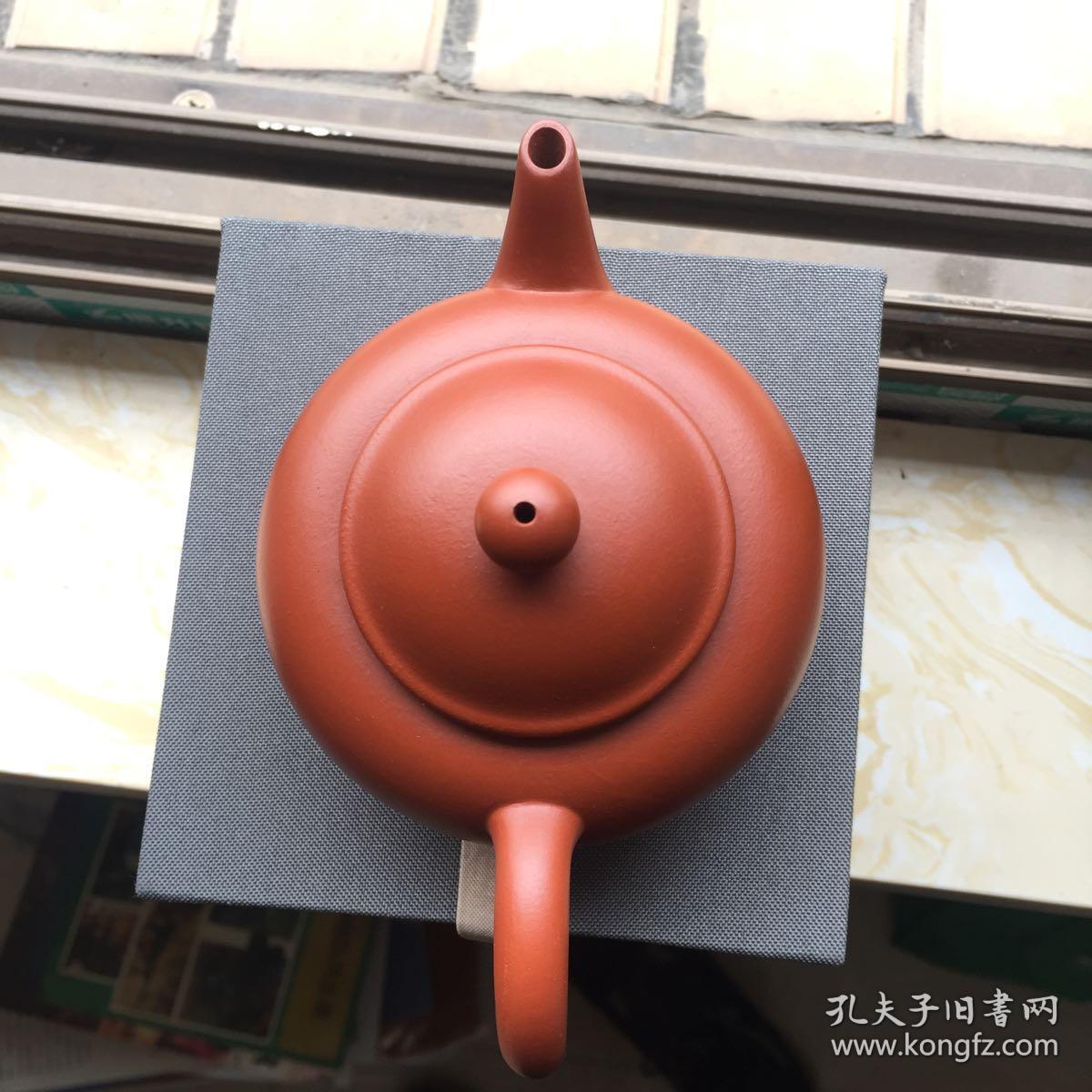 江苏宜兴工艺美术师陆彩琴紫砂壶一把