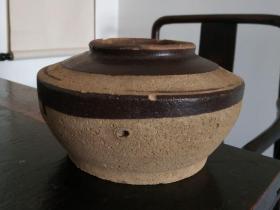 宋代磁州窑瓷罐，高12厘米左右，有磕碰，无裂。