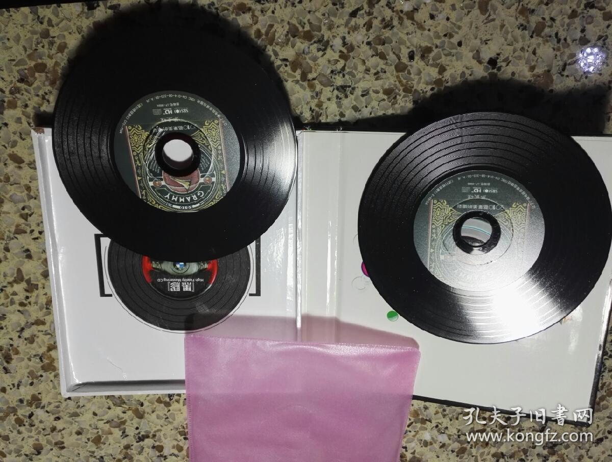 《2010格莱美的喝彩》双碟装黑胶cd,碟片轻微使用痕迹.