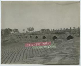 清代北京昌平沙河朝宗桥老照片，它与卢沟桥、永通桥（俗称八里桥），并称为“拱卫京师三大桥梁”