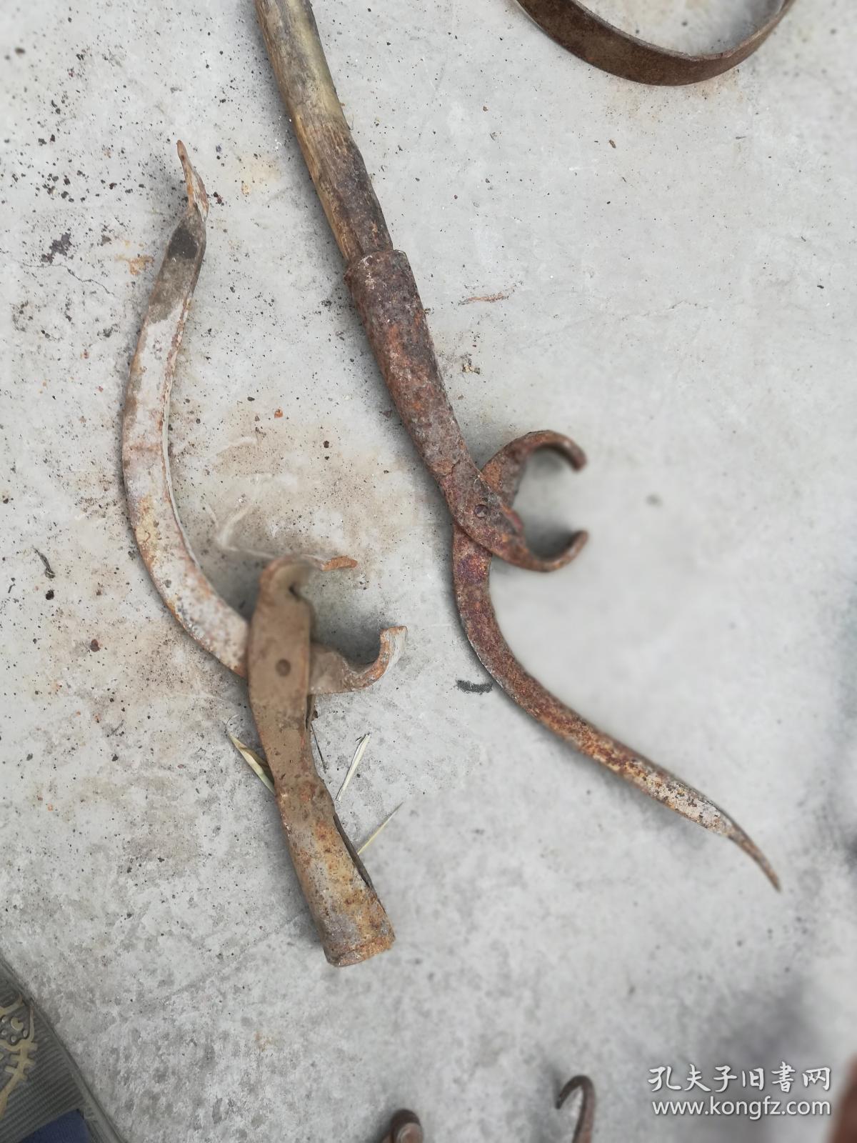 农具;棉花钳子2个一个有木柄一个无有