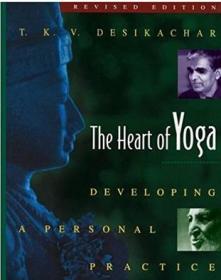 英文原版 The Heart of Yoga: Developing a Personal Practice