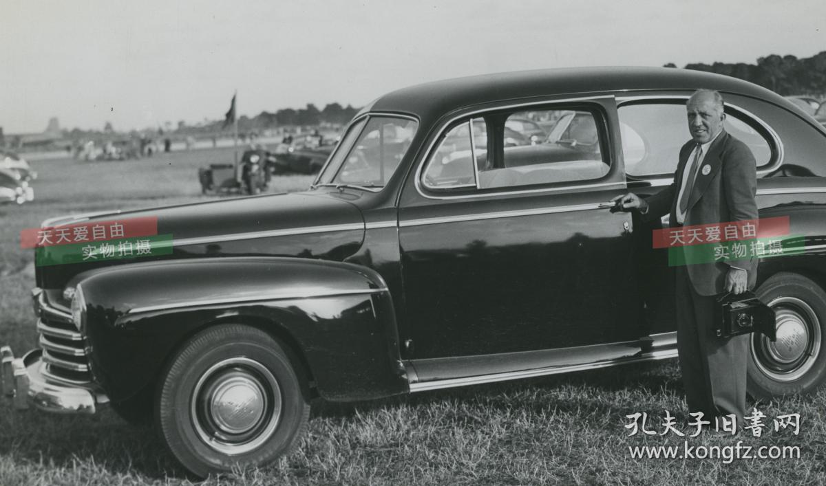 民国1946年michaelackerman和他的1946年款最新福特轿车老汽车照片