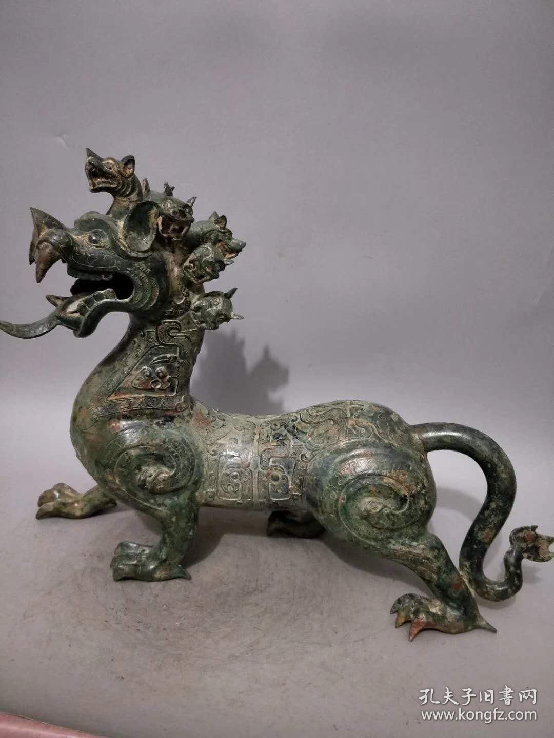 春秋青铜九头兽