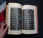 民国版《书道全集 》27册全。  1931年（锦缎面，书顶刷金 ）——— 【收录中日自古以来的的甲骨文、竹简、青铜器、石碑等文字照片27册和印谱一册全。是研究碑刻、竹简、书法和印谱的绝佳资料资料】 精装大16开， 【民国时期原版，非现代影印版能比】 品相特别好。 【毛重53斤左右 】。库房 052387165JP。。