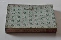 7120【品相佳好 不忍卒读 14年秋竟于保利秋拍】珍本讼师小说 全十品《四大奇谋秘计全书》一函4册全、每册封面设色不一样、原配精美函套、珍稀绝版本！这个书出厂可能都没翻动过，切纸的边条竟然还没有抖落。处女座的。