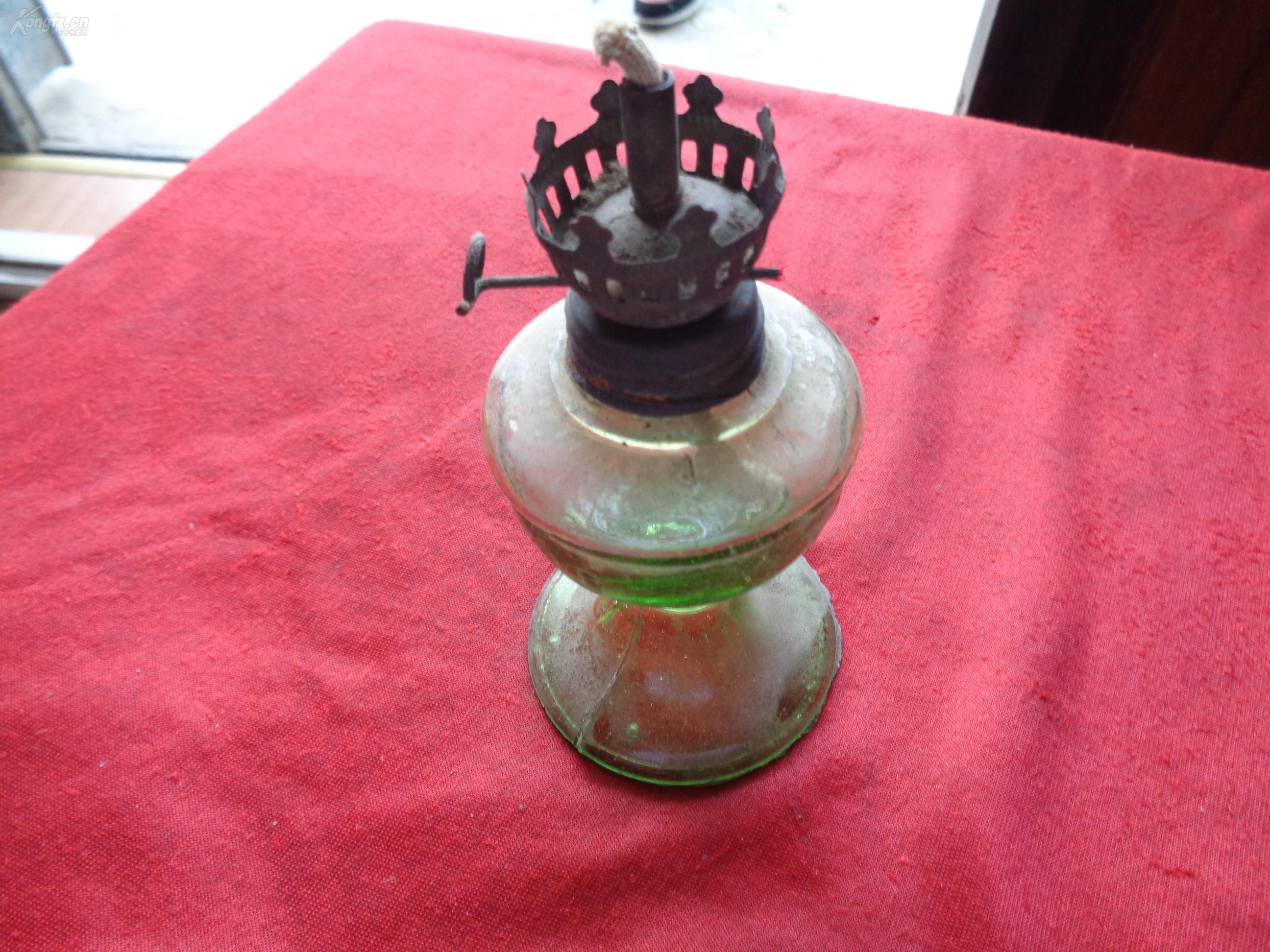 老煤油灯一个,高13cm,品好如图.