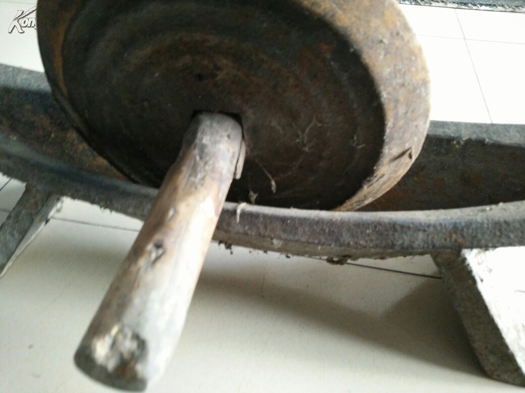 老药碾子,很沉,快递100元,拍下咨询,尺寸64*14cm