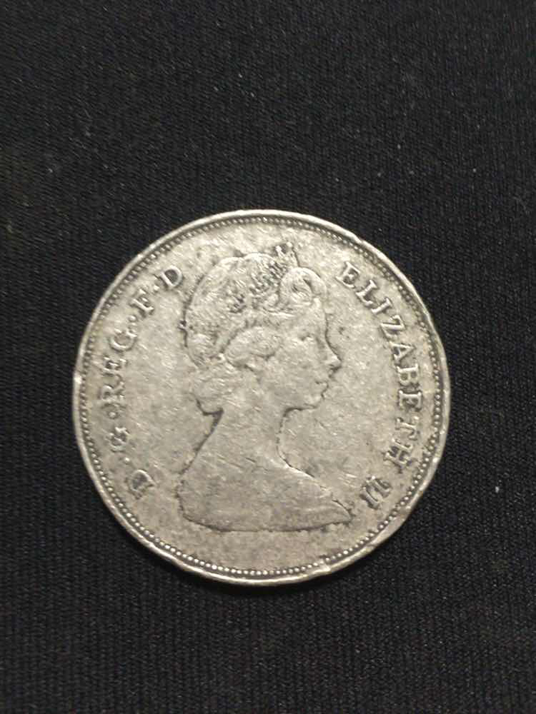 英国1981年查尔斯王子戴安娜王妃结婚纪念币