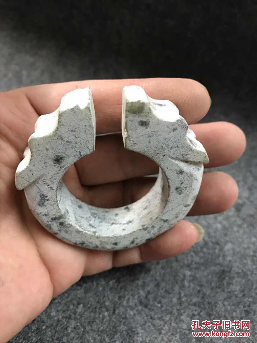 传世龙形钙质化玉