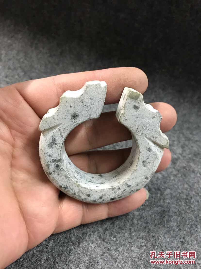 传世龙形钙质化玉