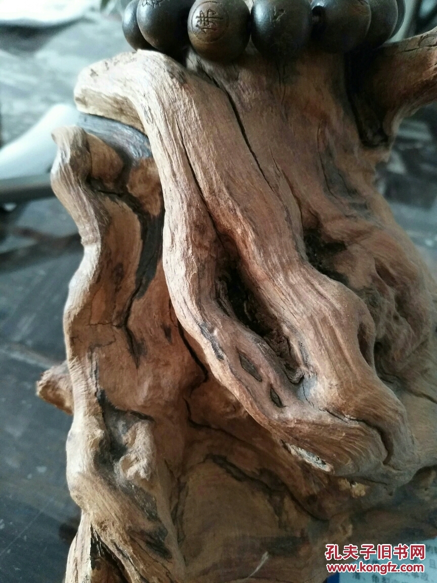 随形老树根,红骨料有裂(不知什么木头)