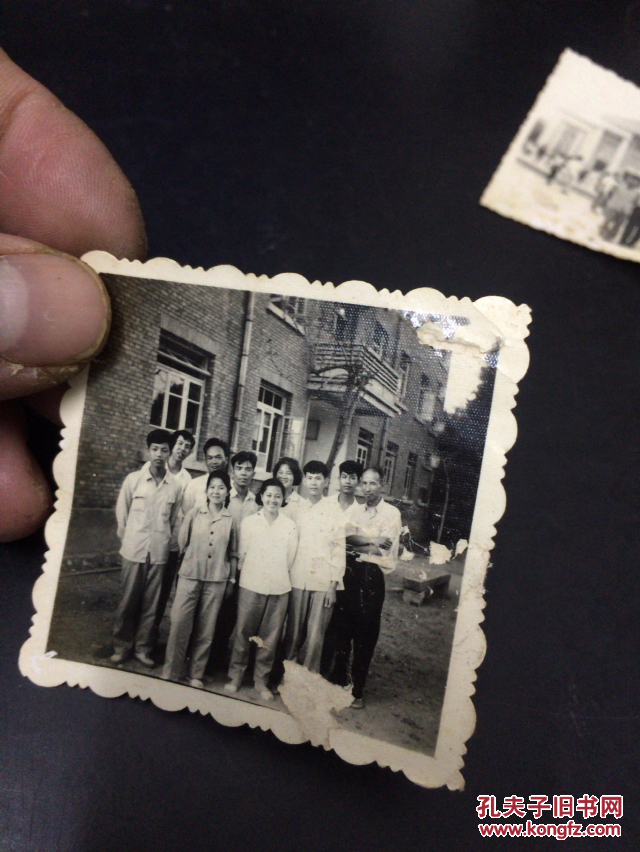 70年代老照片(背景老楼房)