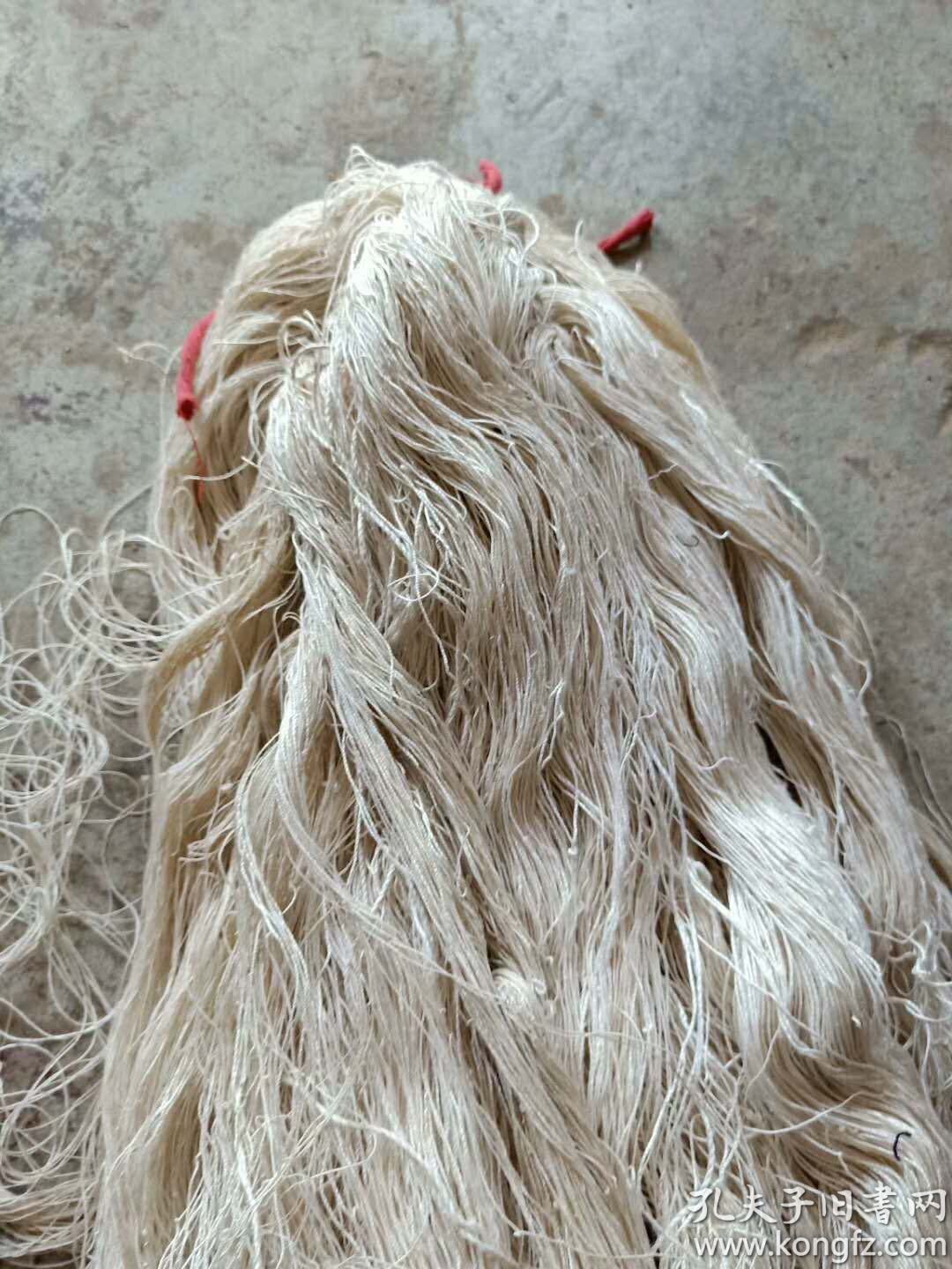 古代妇女用植物皮千搓万搓制的天然麻皮线可以用来