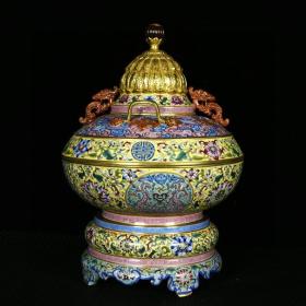 清乾隆黄地珐琅彩描金三节果盒 .