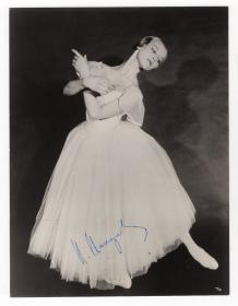 20世纪最后的芭蕾女神 俄罗斯芭蕾大师 玛卡洛娃 (Natalia Makarova) 亲笔签名照 芭蕾舞剧《灰姑娘》经典造型 精品签名照
