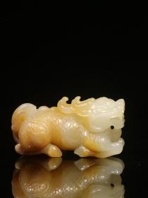 和田玉带糖色手工雕刻麒麟手把件