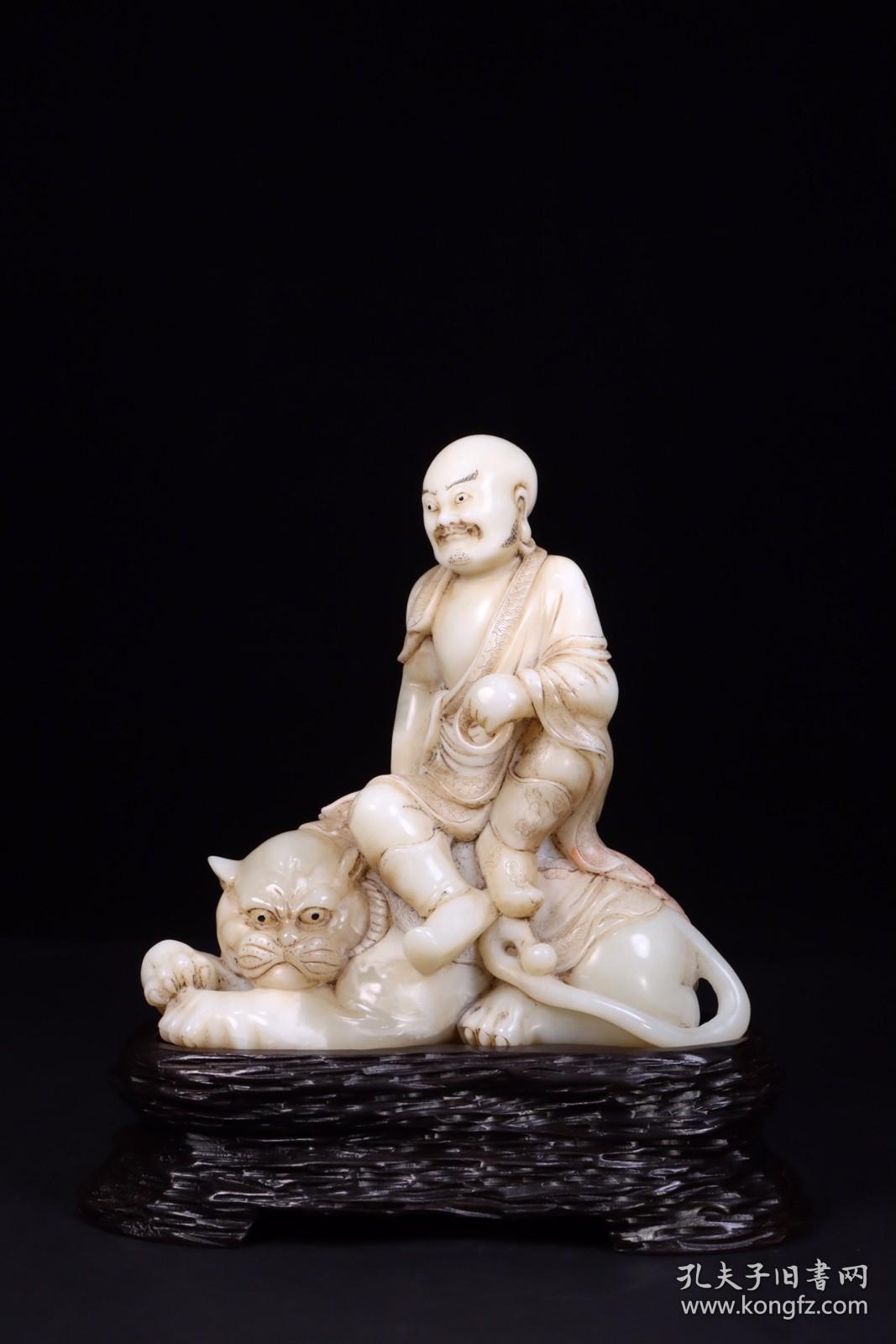 清:寿山芙蓉石雕"伏虎罗汉"像. 规格:长14.3厘米,宽7.