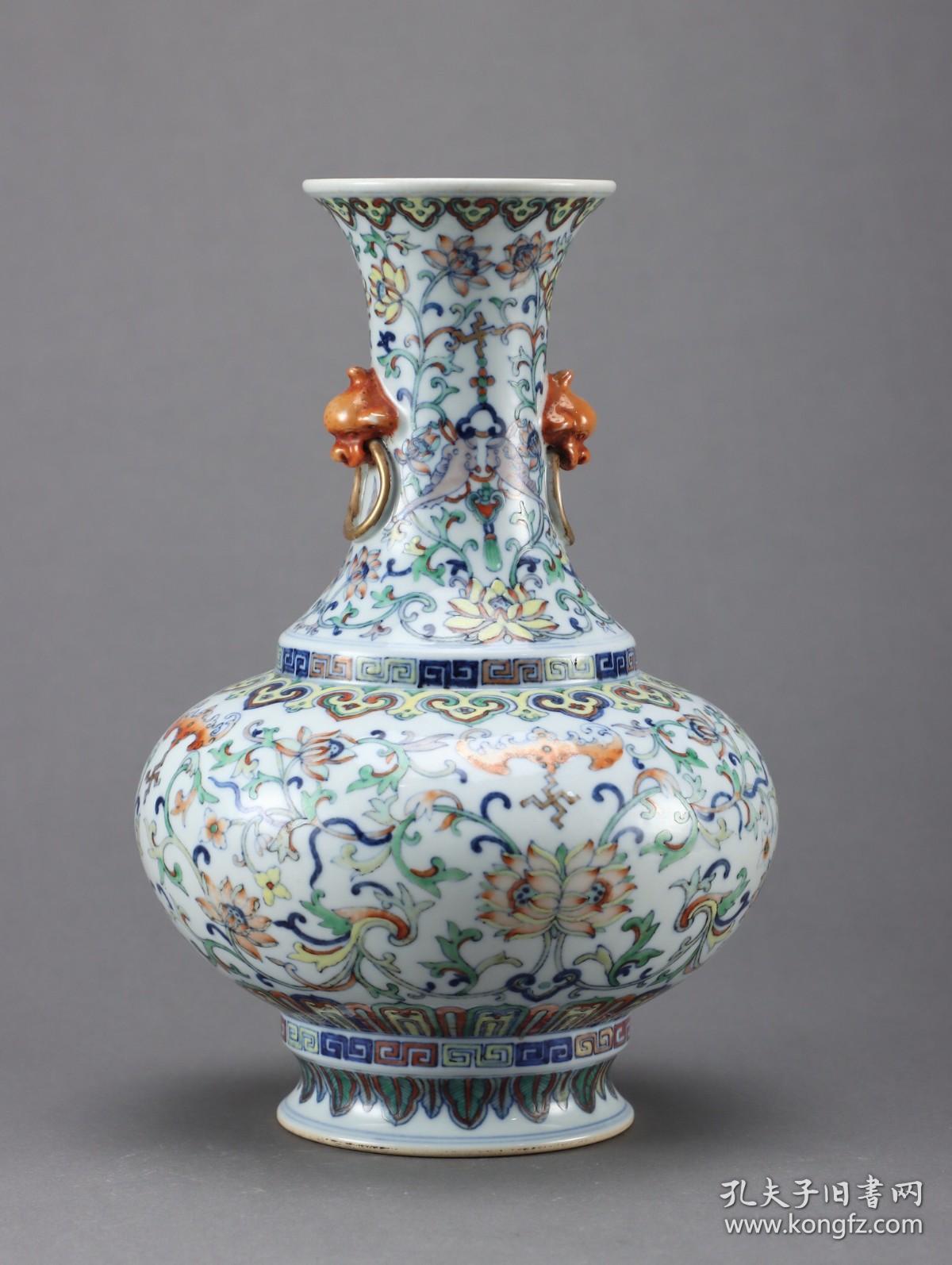 清-乾隆 斗彩缠枝莲兽面耳瓶