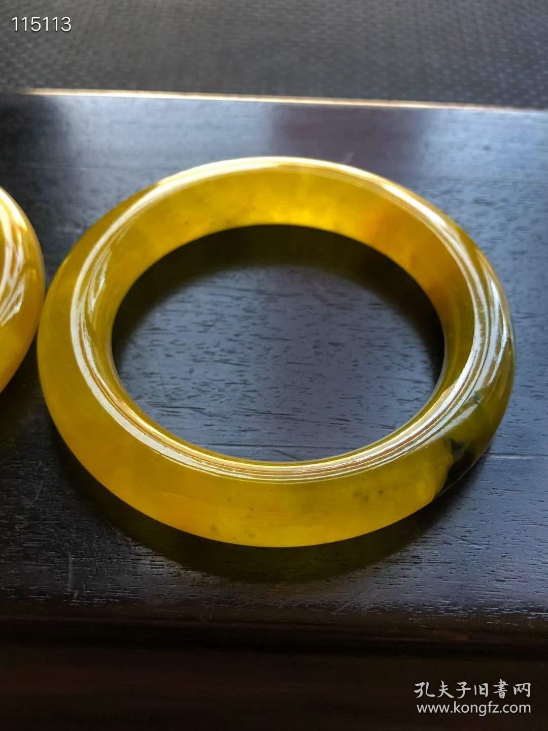 高冰黄翡翠圆条手镯一对圈口573574mm选料上乘冰透水润线条圆润手感