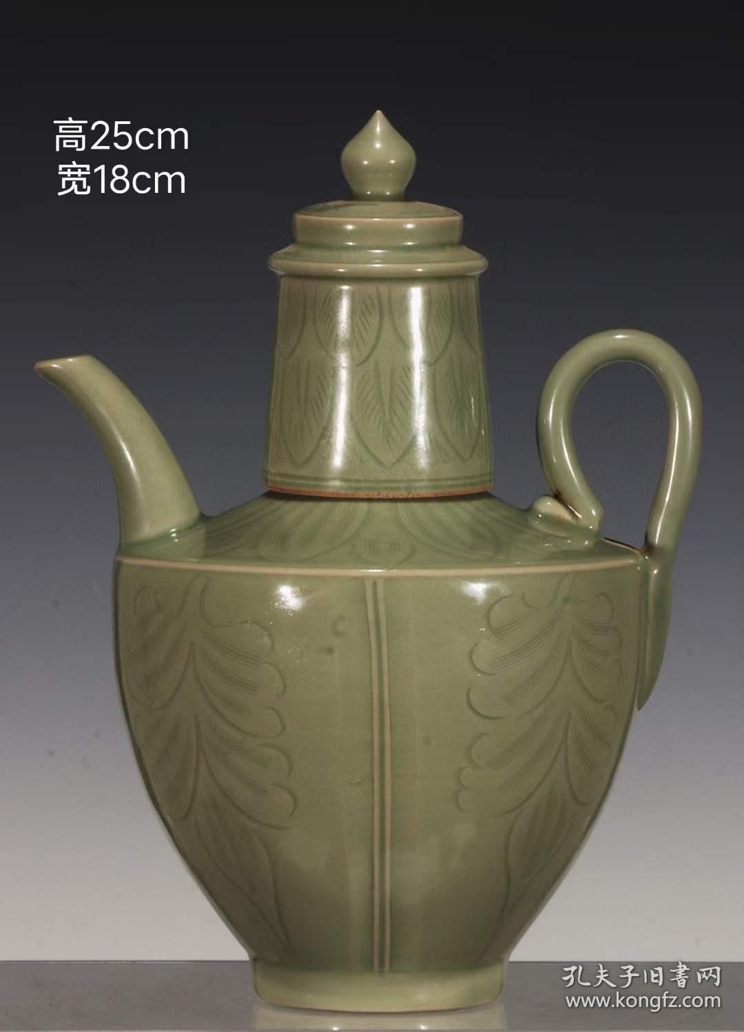 精工细作满工越窑青瓷暗饰满工刻瓷莲花纹瓜棱执壶.