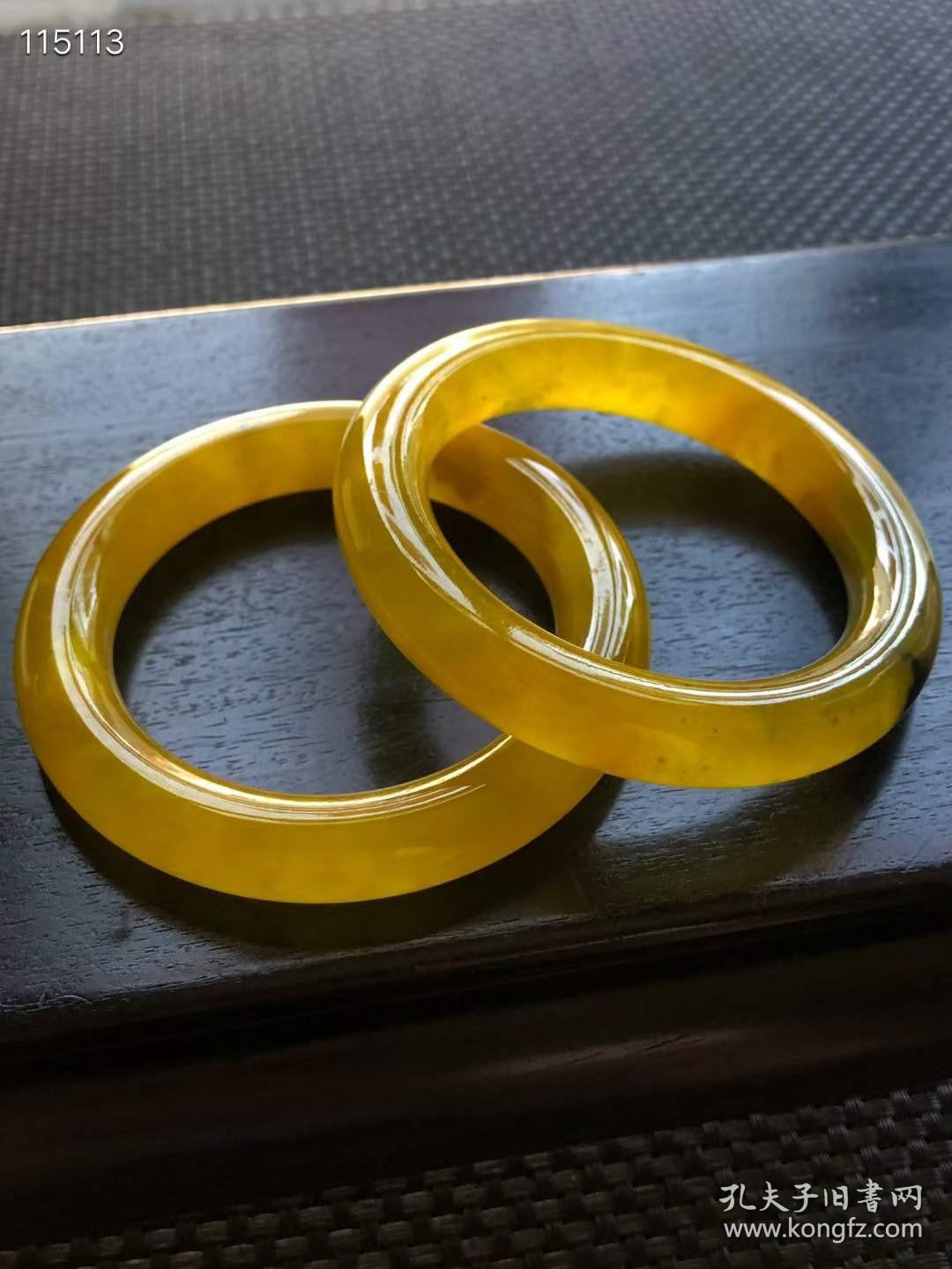 高冰黄翡翠圆条手镯一对圈口573574mm选料上乘冰透水润线条圆润手感