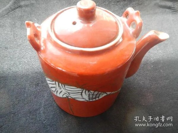 [洪宪年制]松鹤延年瓷茶壶
