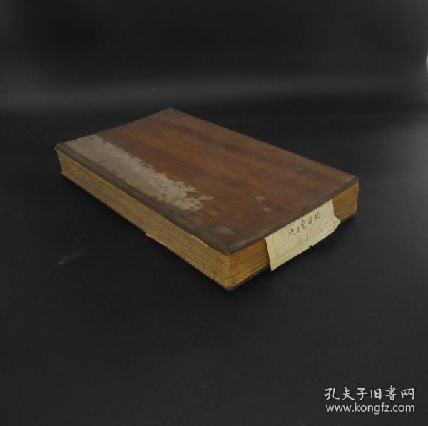 旧拓本经折装《快雪堂帖》巨厚一册全。汇刻丛帖。清代冯铨摹集，刘光晹（字雨若）刻。多人墨迹摹出，颇为精到，所收法书，自魏钟繇、晋王羲之至元赵孟頫为止，首列王羲之《快雪时晴帖》，故名。刘光晹，字雨若，安徽人。博雅好古，擅长书法篆刻，又精于鉴赏