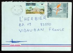 喀麦隆共和国实寄封：喀麦隆寄法国国际实寄封（贴“1984年教会（第一枚）1/2、1974年航空邮票 - 西德在足球世界杯锦标赛中的夺冠 - 1974 年的问题 叠印“1974 年 7 月 7 日 R.F.A. 2 HOLLANDE 1 7 JUILLET 1974”（第二枚）2/3”邮票）
