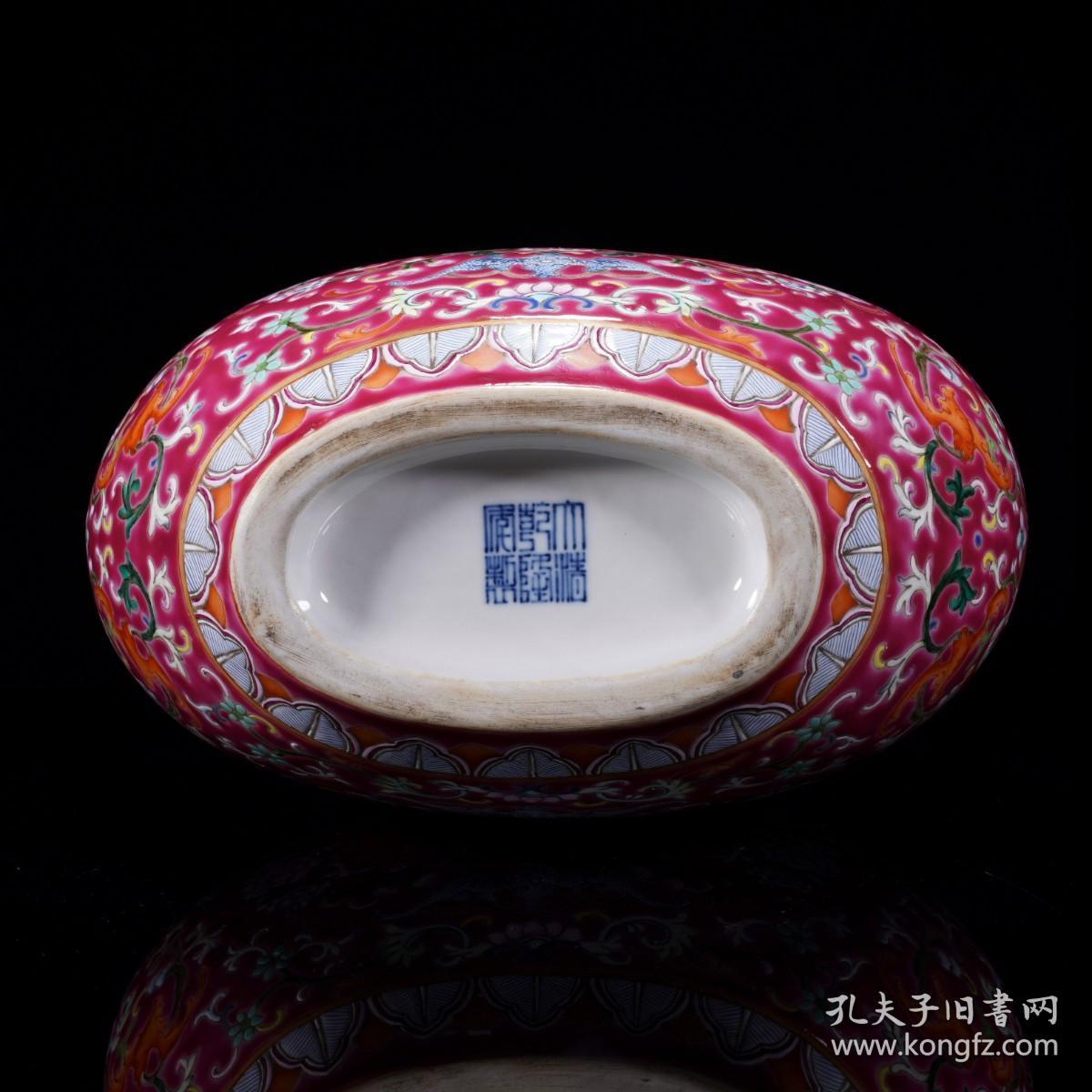 清乾隆粉彩花卉抱月瓶