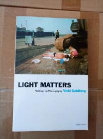 LIGHT MATTERS：writings on photography（英文原版）