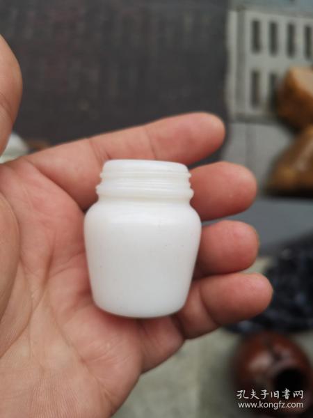 雪花膏蝶霜瓶子