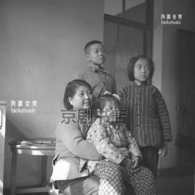 剧照新印：70年代幸福一家人 原底片冲印8寸 15*15cm