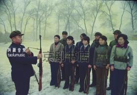 剧照新印：70年代民兵生活1张：英姿飒爽女民兵班训练（6寸 15*10cm）