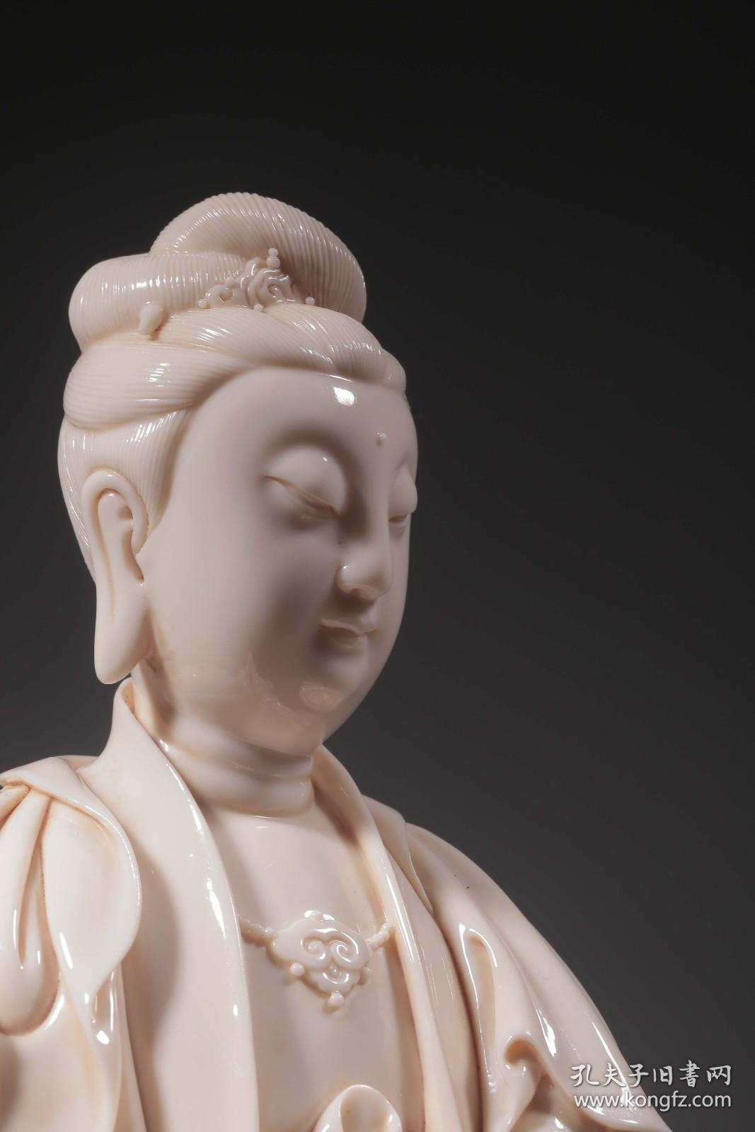 清何朝宗款德化白瓷持经观音坐像