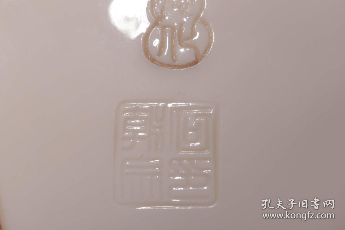 清何朝宗款德化白瓷持经观音坐像