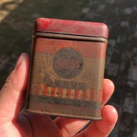 其他出版时间:1980-01作者:冮苏杨州库存80年代彩色头油,一组三瓶