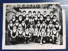 1985年李楼小学口琴队师生合影留念——黑白老照片一张(有折痕，锈斑，缺角）