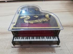 钢琴型八音盒（曲名：爱情的故事） 能正常播放