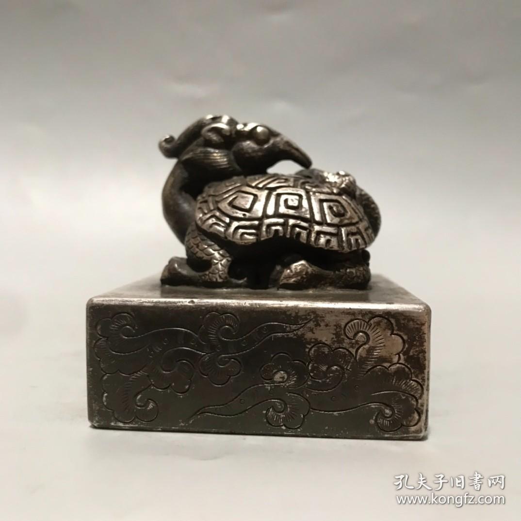 旧藏白铜鎏银龟钮印章实心造型规正铜质精良做工精细印身四面阴刻缠枝