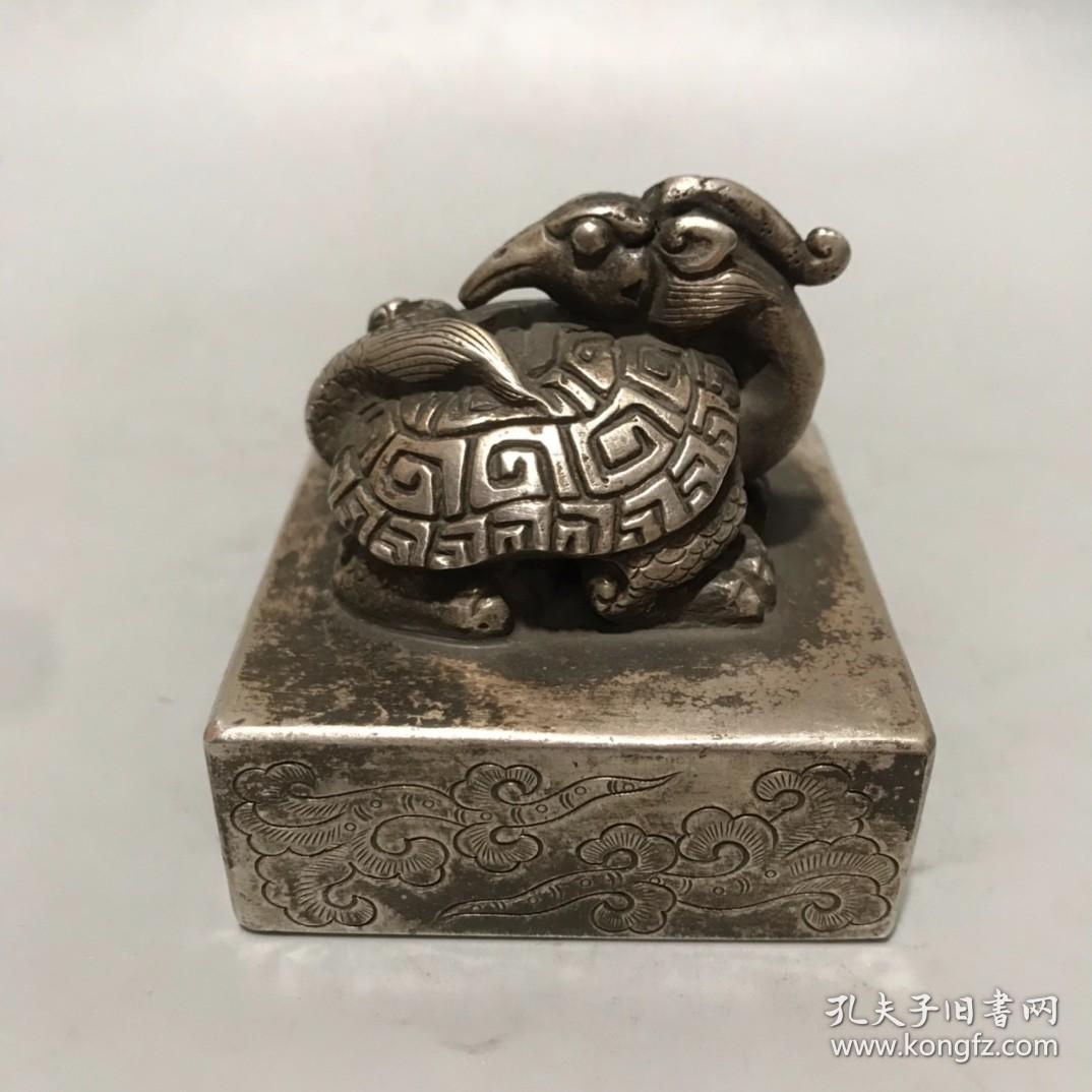 旧藏白铜鎏银龟钮印章实心造型规正铜质精良做工精细印身四面阴刻缠枝