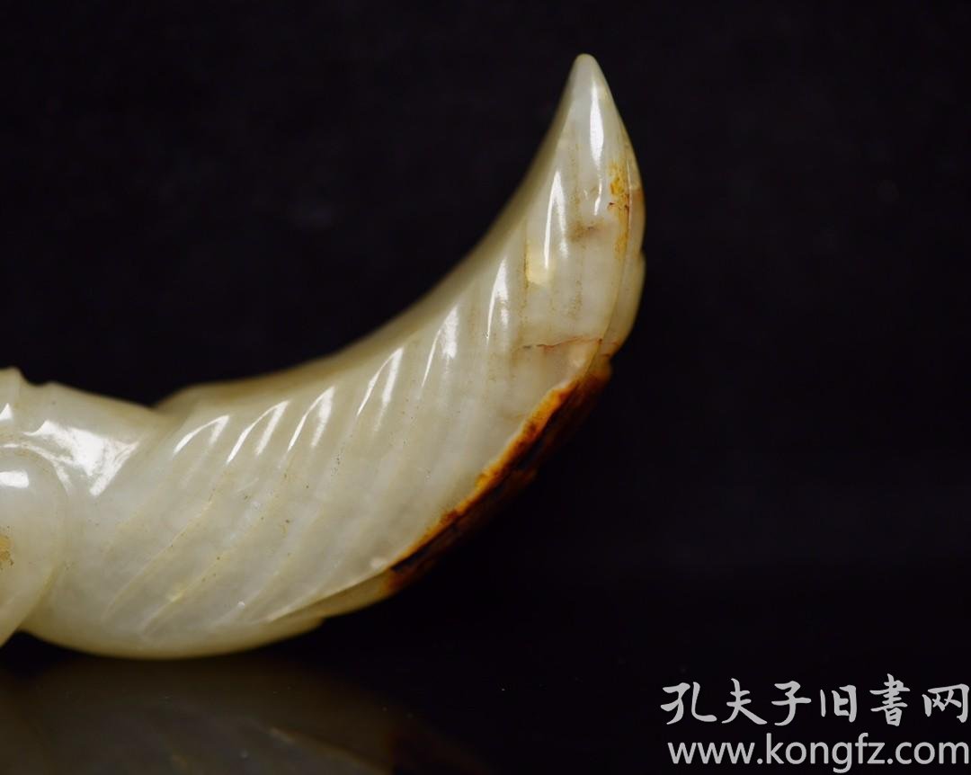 和田玉螳螂 规格:11.3×4.0×2.2厘米   重 134克.