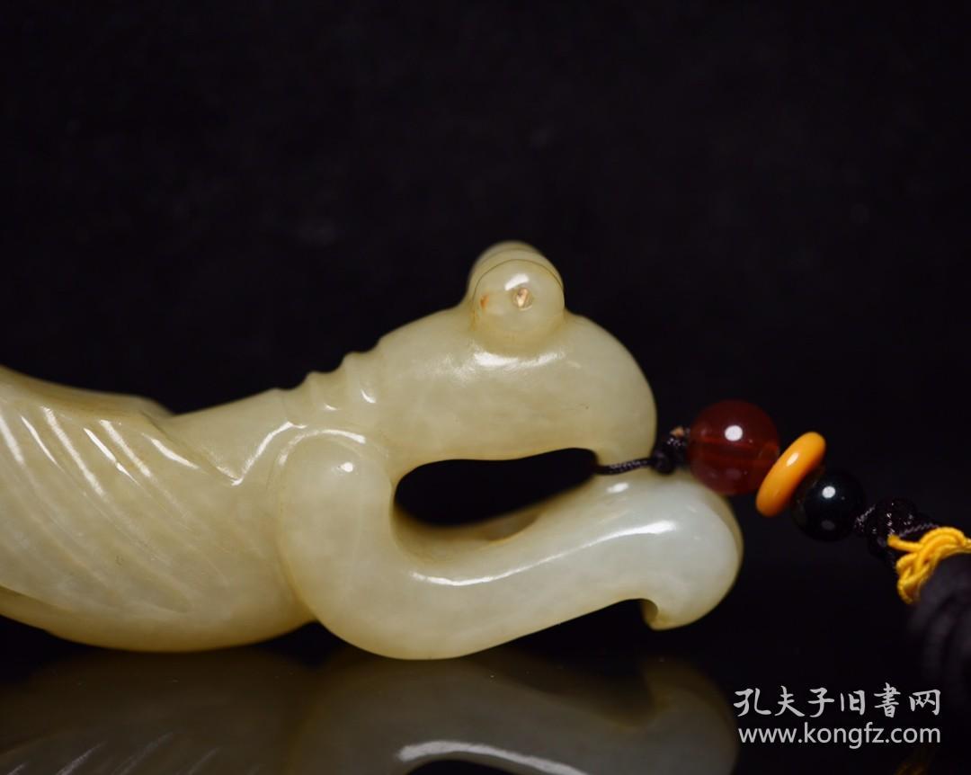 和田玉螳螂 规格:11.3×4.0×2.2厘米   重 134克.