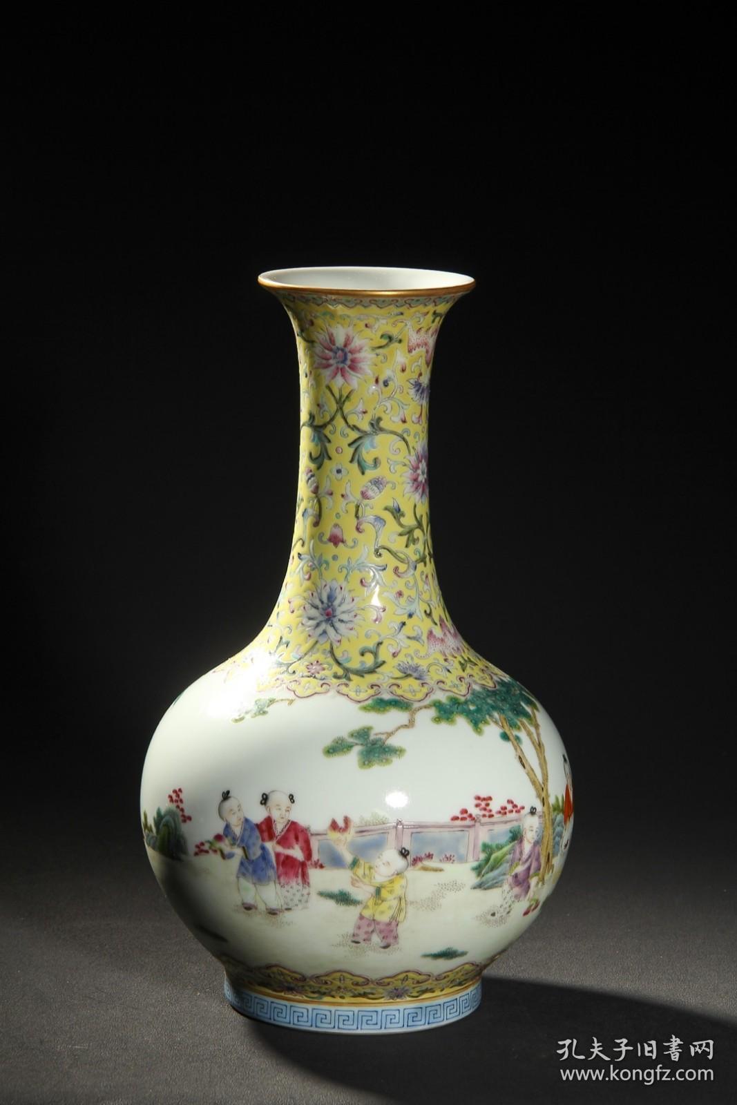 海外回流 "大清乾隆年制"款 粉彩婴戏图福寿纹赏瓶