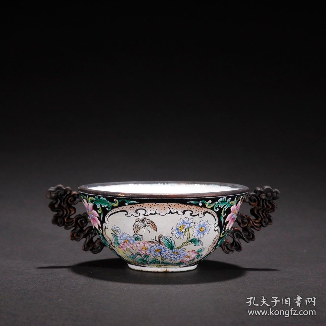 乾隆款·铜胎珐琅彩花蝶纹云耳杯.