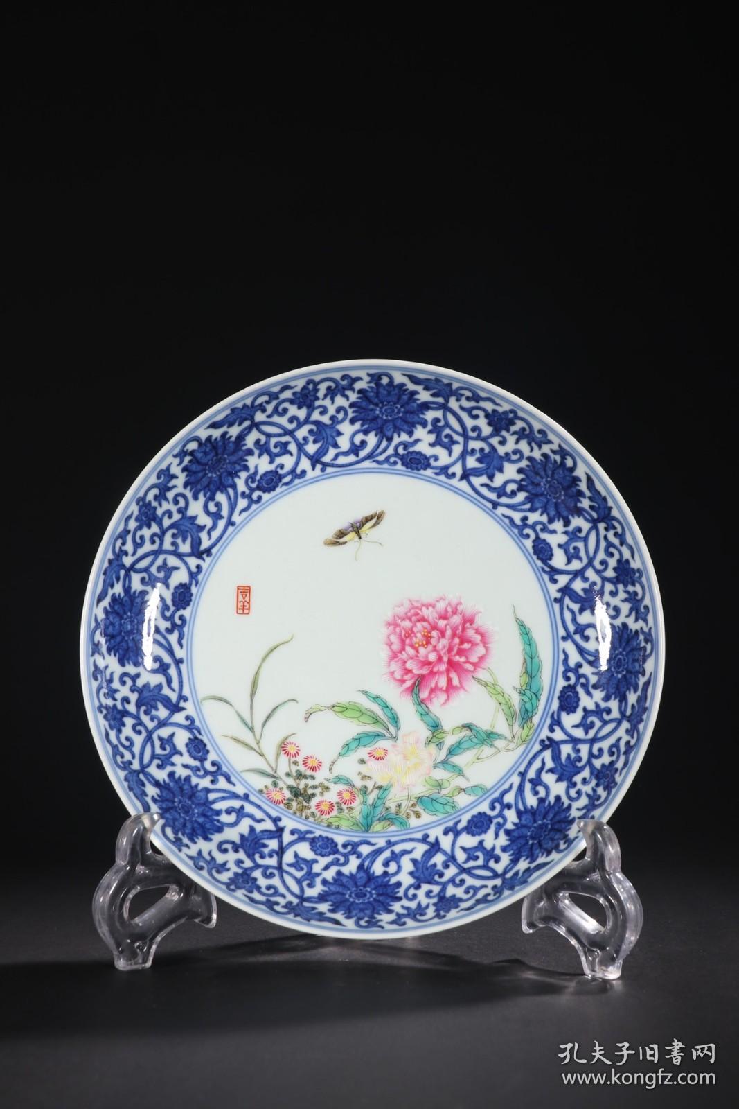 清代青花粉彩花蝶图赏盘规格直径19cm藏品瓷胎上乘以青花粉彩饰花蝶纹