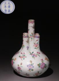 舊藏“大清雍正年制”款手繪粉彩蝴蝶花卉紋五口花瓶