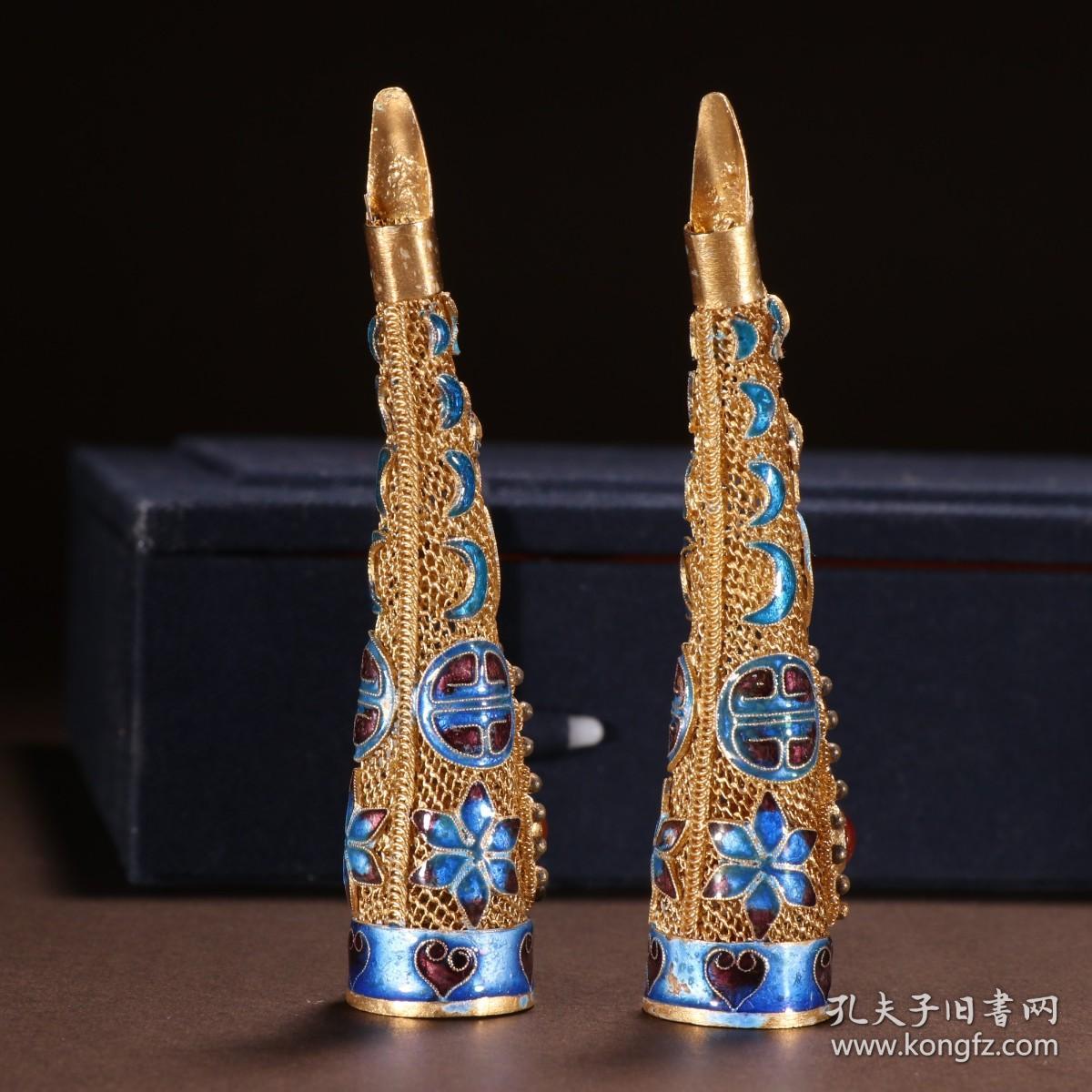 清代 银鎏金烧蓝团寿纹护甲一套.