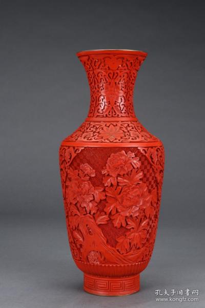 清：铜胎剔红花卉纹赏瓶。